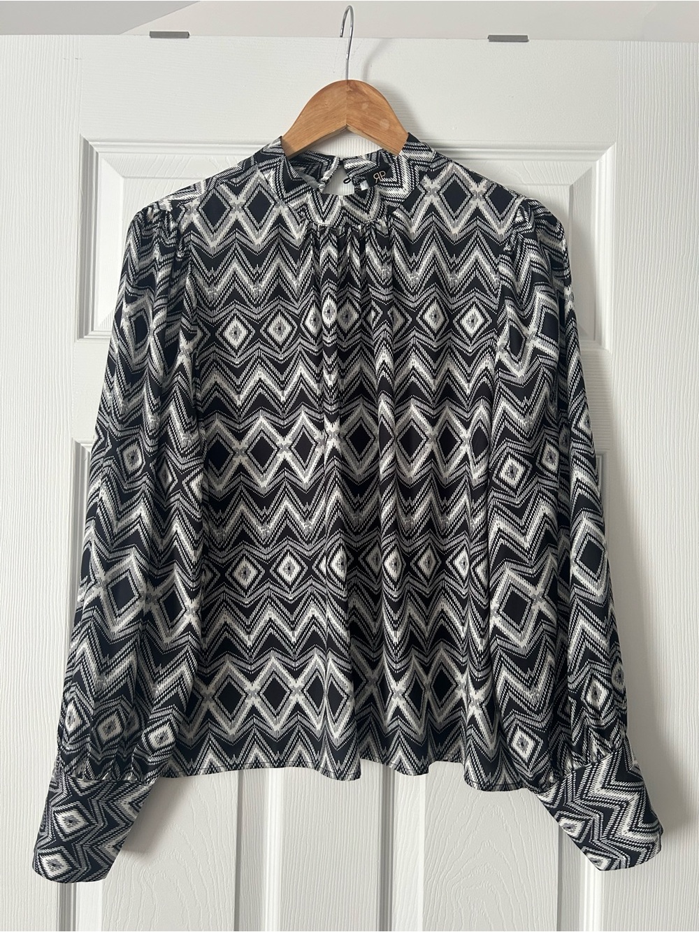Renuar Black and White Geometric Print Long-Sleeve Blouse